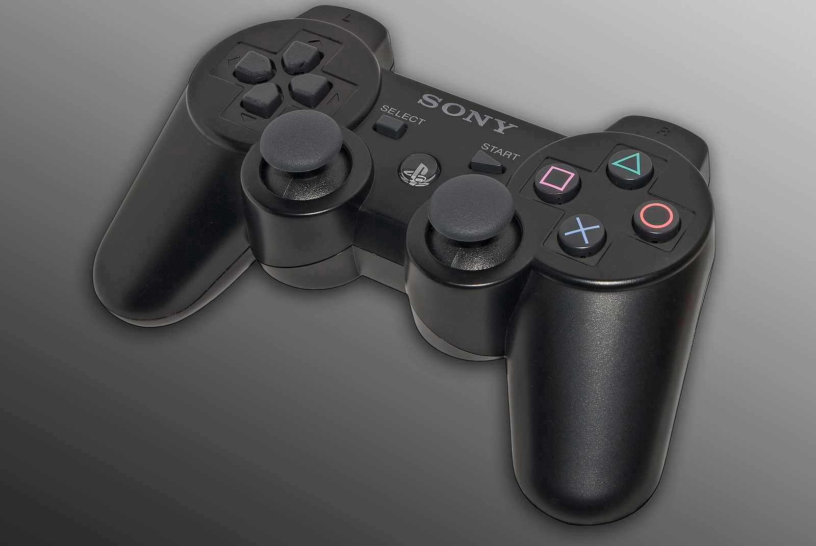 - Come si è evoluto il controller PlayStation da PS1 a PS5