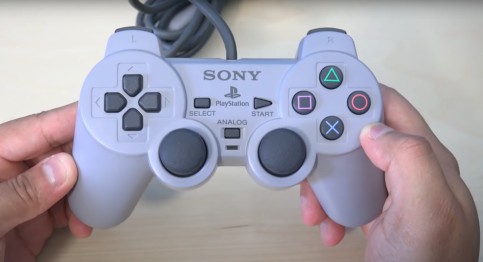 dualshock 1 - Come si è evoluto il controller PlayStation da PS1 a PS5